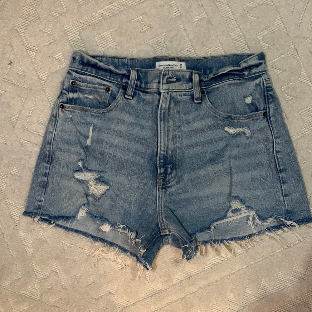 Abercrombie High rise Mom shorts